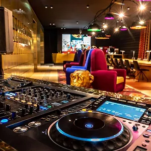 https://me-and-all-hotel-duesseldorf-oberkassel.dortmundhotels.net